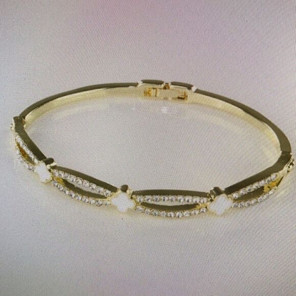 Gorgeous Women’s Floret Crystal Bangle Bracelet - Picture 3 of 3